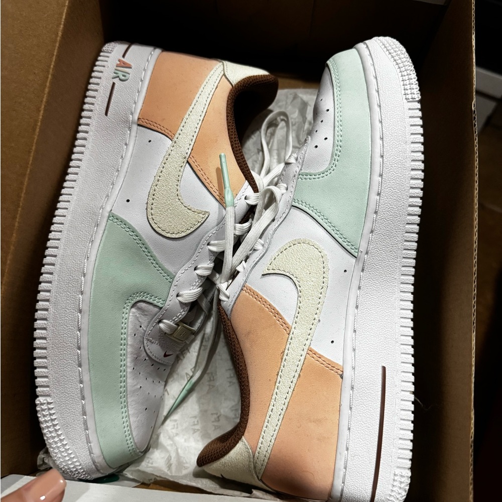 Nike Air Force 1 LV8 (GS) in White and Coconut Milk